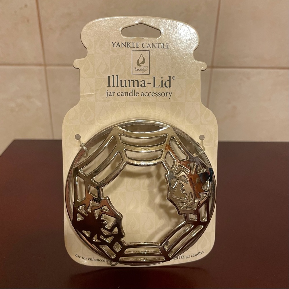 NWT YANKEE CANDLE SPIDER WEB ILLUMA-LID JAR CANDLE ACCESSORY Silver Halloween